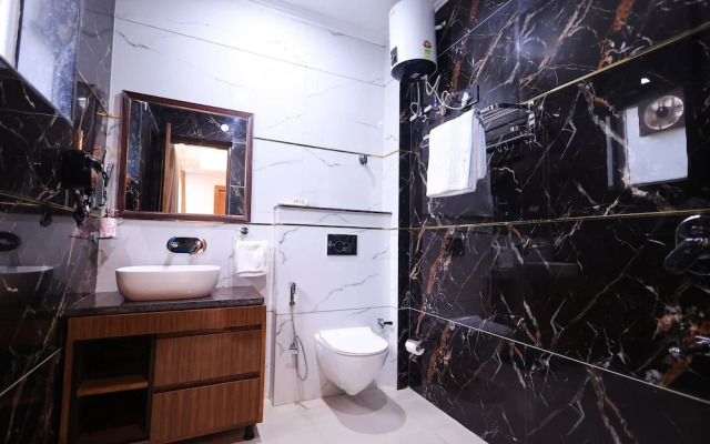 The Hoften Snowia Luxury Stay Near Bhalugarh Waterfall