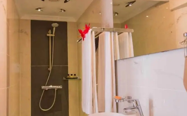 Red Mango Apartment Hotel