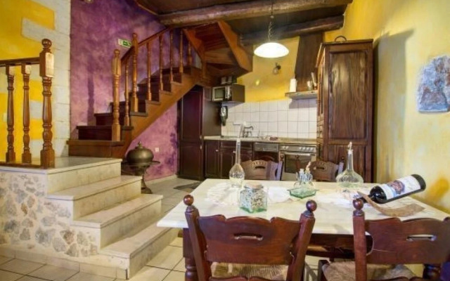 Samonas Traditional Villas Purple Villa Malotira - 85m Maisonette