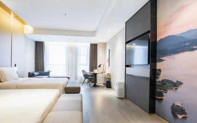 Atour Hotel Wuhan Donghu Yuejiazui