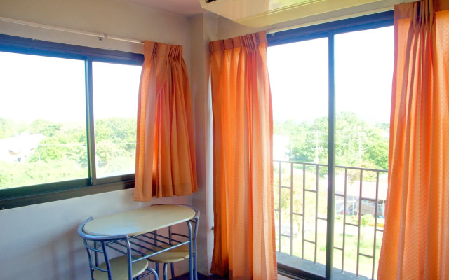 Sichang Shine Khao Resort