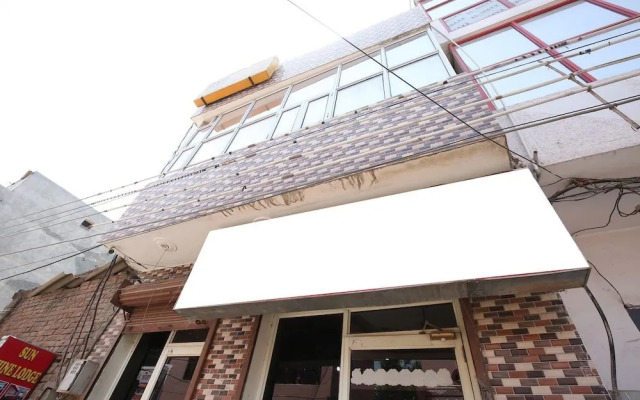 Sunshine Lodge by OYO Rooms