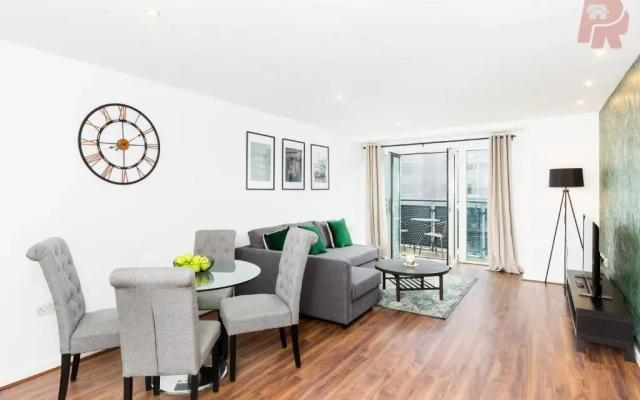 Central Massplaza 2 Bedroom Apartment - Parking & Balcony - Air Conditioned