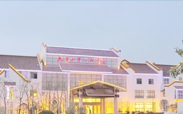 Jiuhuashan Center Hotel