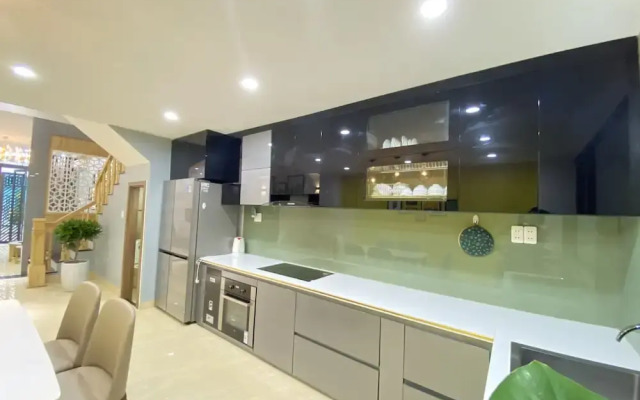 N to M House