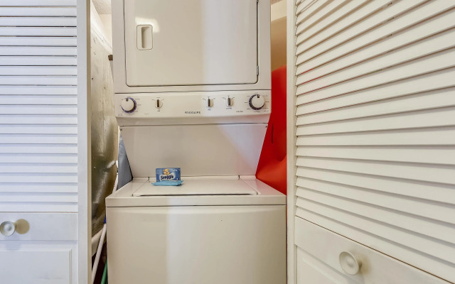 Summerhouse by Book That Condo