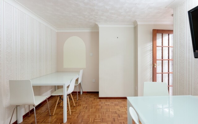 Compton Lodge 5-bedroom house