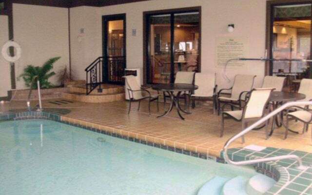 Quality Inn & Suites Searcy I-67