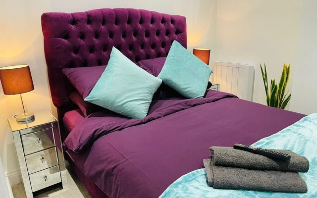 Stylish Salt Hill 2 Bed 1 Bath Apartment