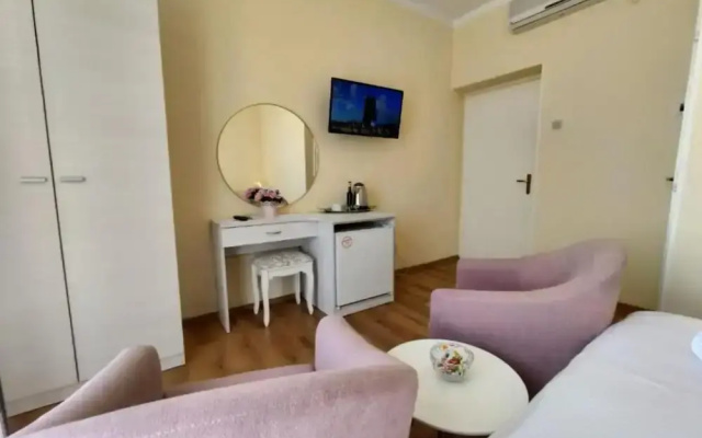 Apartments & Rooms Cakelic II
