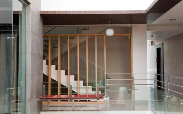Skylark Business Hotel