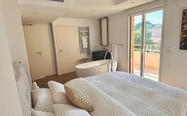 3 Bed Penthouse With Terrace Close to Beach- 2200