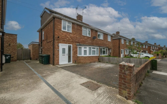 Stylish 4 Bedroom Home in Brightside Ave