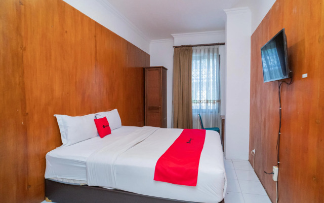 RedDoorz @ Hotel Surya Solo