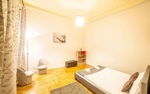 Mosaic Center Apartments
