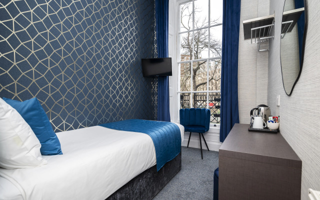 Mentone Hotel