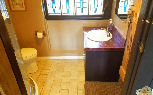 Lion's Inn Bed and Breakfast