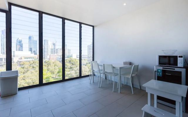 Leila, 1BDR Melbourne Apartment