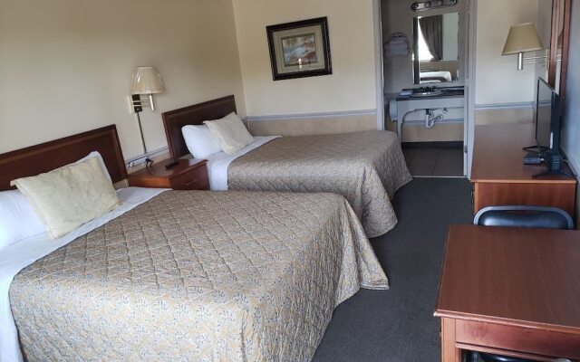 Traveler's Choice Motel