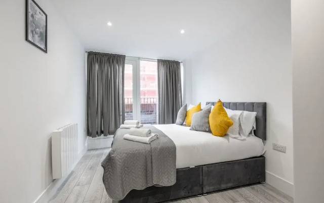 Stunning 2-bed Apartment in Camberley