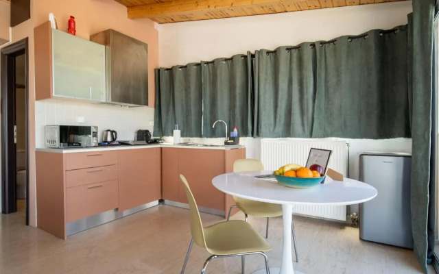 Lis153 by Smart Cozy Suites - Top Floors with Amazing City View - Available 24hr