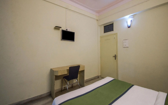 OYO 15212 Hotel Seema