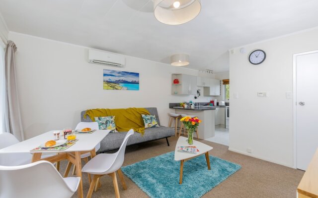 Super 2 bed flat in Remuera