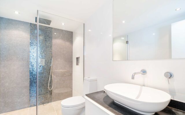 LUX The Park Island Suite View 2