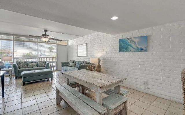 Sunny Beaches 3 Bedroom Condo by RedAwning