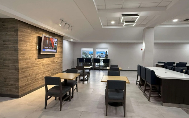 Quality Inn & Suites Baton Rouge West – Port Allen