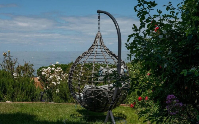Beachfront Escape & Wow Sea Views, Luxury Retreat