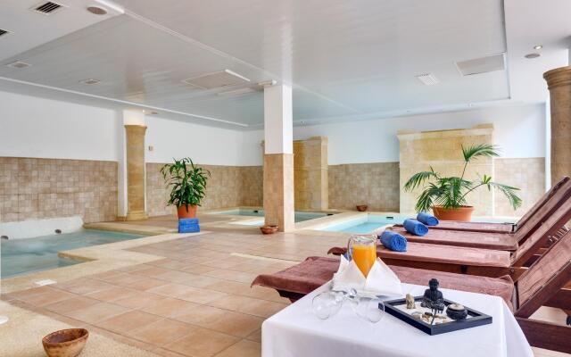 Cabogata Beach Hotel