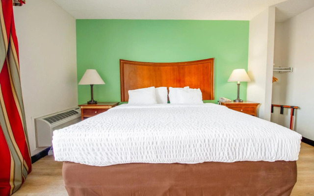 Tulsa Square Hotel Central, I-44 By OYO