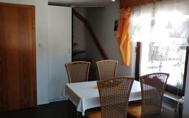 Sunlit Retreat With Garden