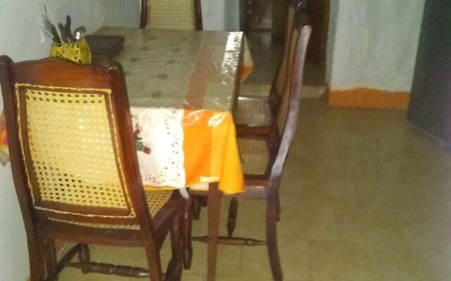Room in Guest Room - Green Sea Villa Helen Inn, Kilometer 4 Circunvalar