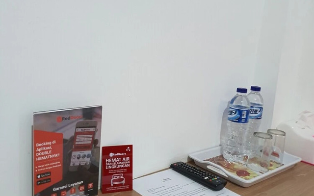 RedDoorz near CitraLand Gama City Medan