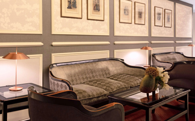Catalonia Las Cortes Hotel