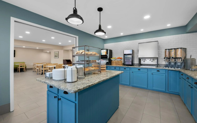 Country Inn & Suites by Radisson, Coon Rapids, MN