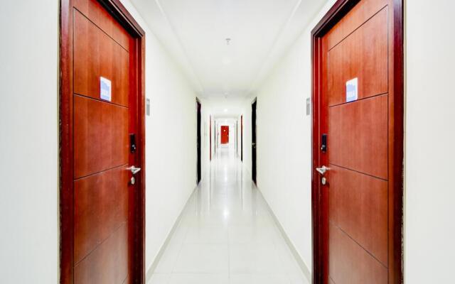 OYO Flagship 3837 Tamansari Mahogany