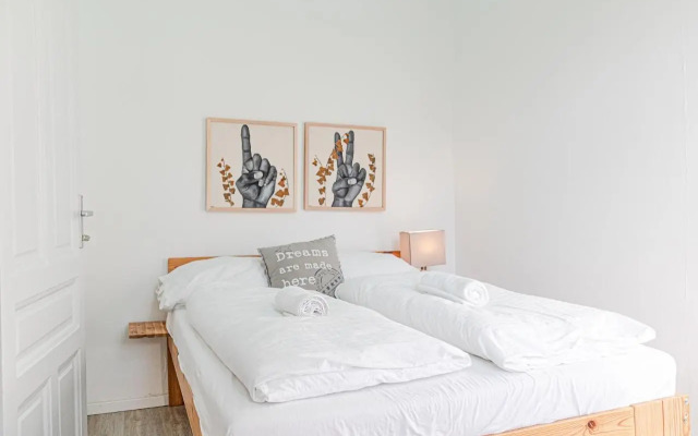 Perfectly situated 2BR Apt. - ideal for Longstays