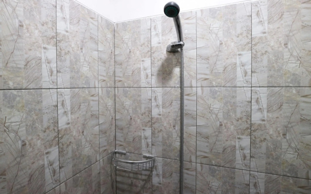 Saloka Guest House by ZUZU