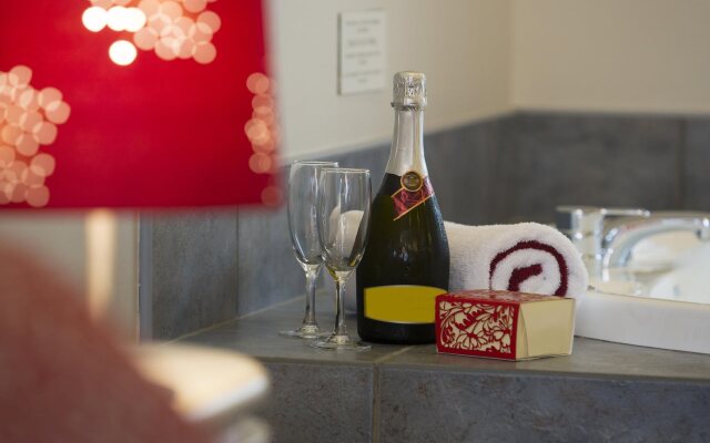 Aubyn Court Spa Motel