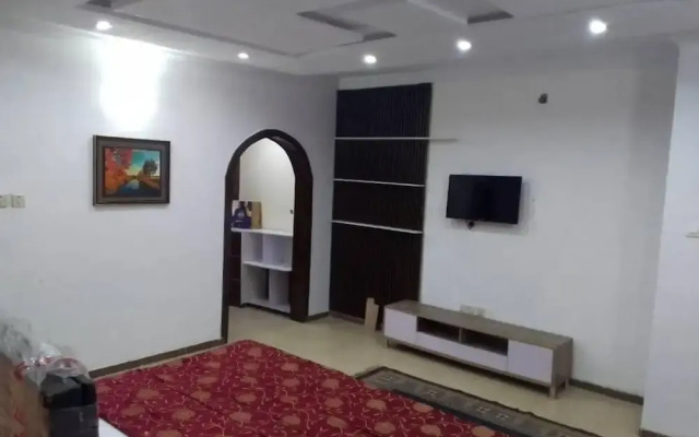 Rotzy Residences Adefowope - Home Away From Home