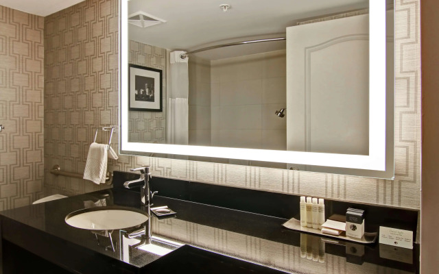 DoubleTree by Hilton Hotel Toronto Downtown