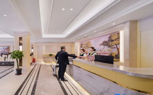 Vienna Hotel (Beijing West Railway Station Lize Business District)
