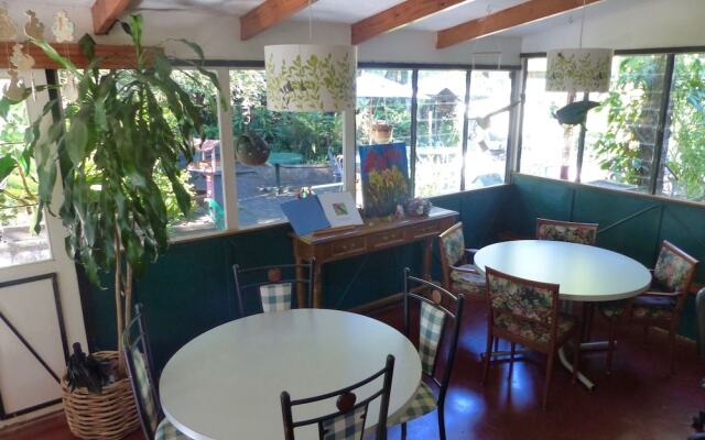 Lake Eacham Tourist Park & Self Contained Cabins