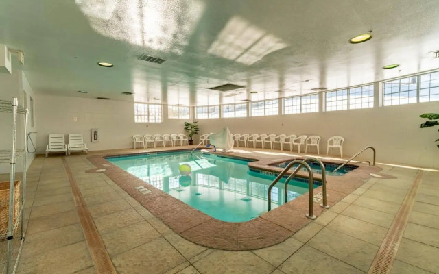 Holiday Inn Express & Suites Englewood Denver South by IHG