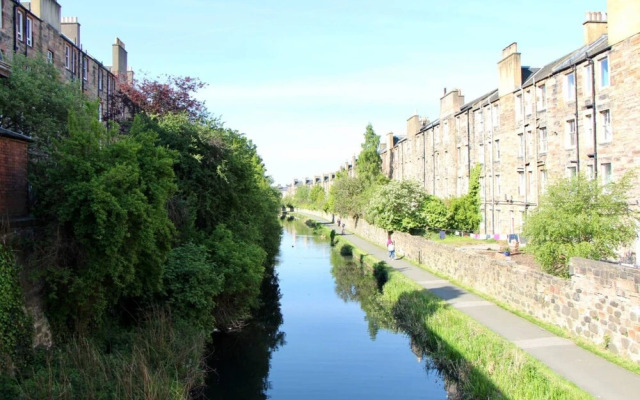 3 Bedroom Canal-side Flat In Fountainbridge