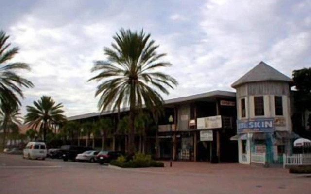 Oasis Palms Resort
