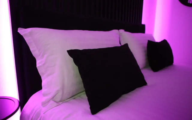 Dark Boutique Hotel